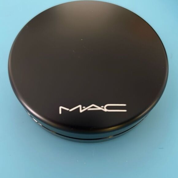 New MAC Mineralize Skinfinish Natural Powder 10g/.35oz Medium Tan - Picture 4 of 6